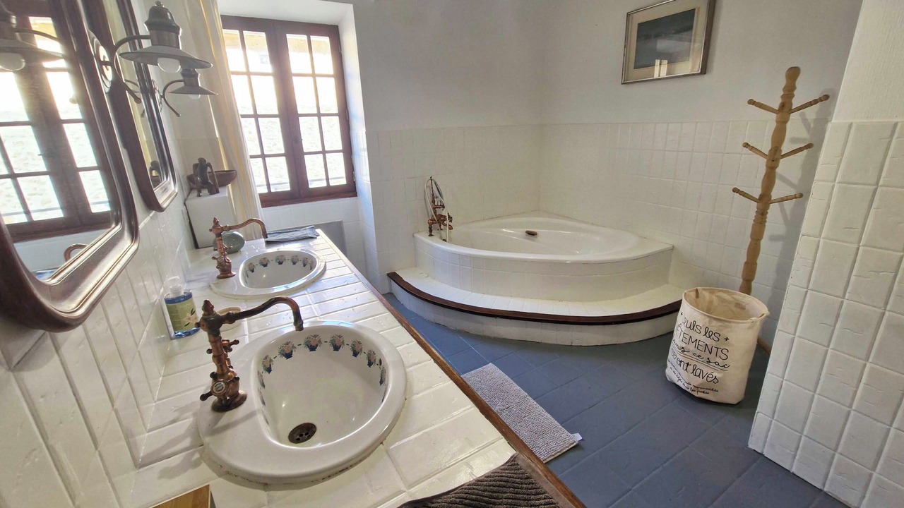 Photo of Bathroom in Estipouy