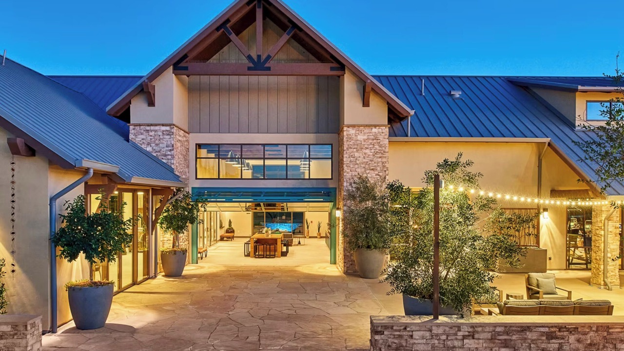 Photo of Outdoor in Raisin