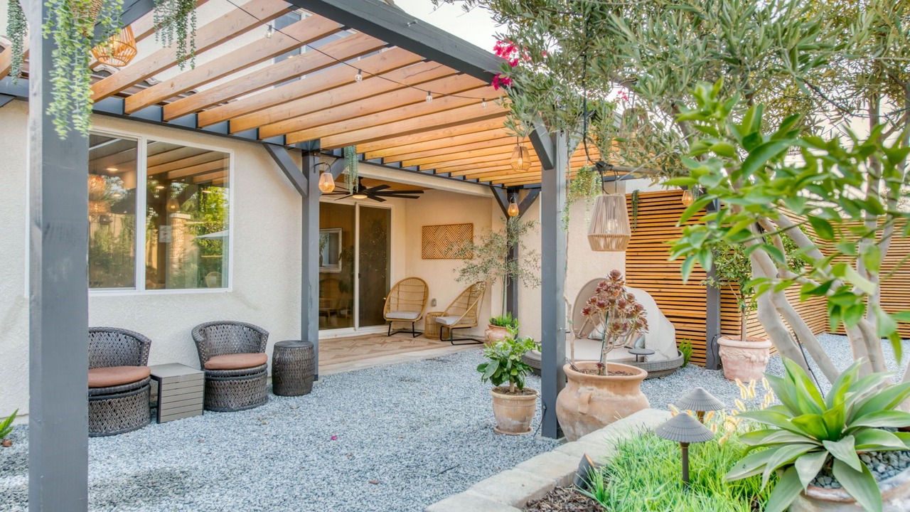 Photo of Patio Balcony in Raisin