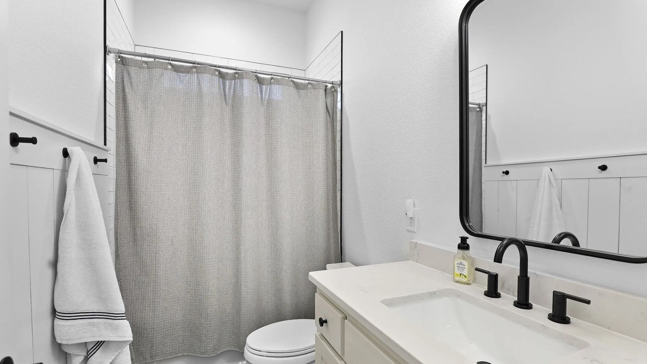Photo of Bathroom in Kemp