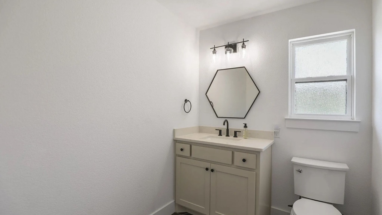 Photo of Bathroom in Kemp