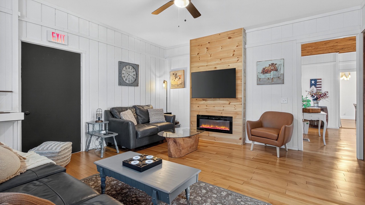 Photo of Livingroom in Bristol Hills