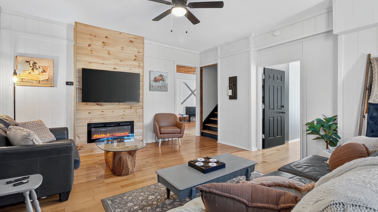 Photo of Livingroom in Bristol Hills