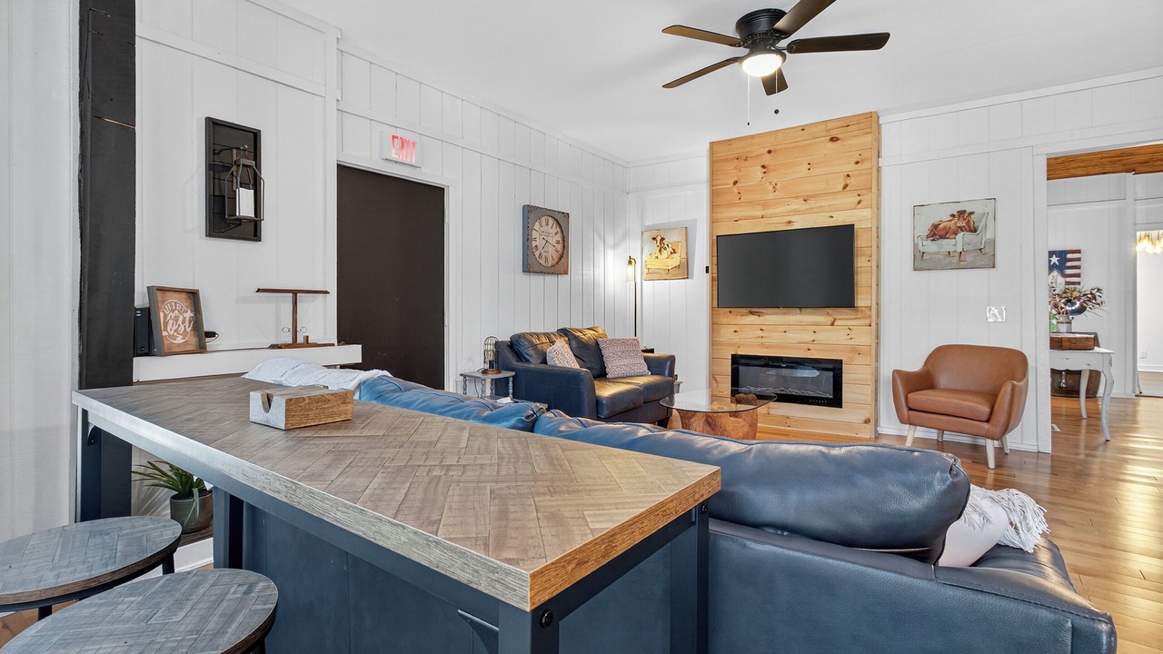 Photo of Livingroom in Bristol Hills