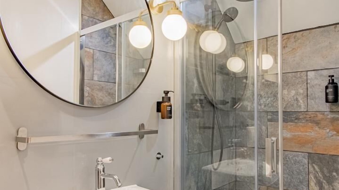 Photo of Bathroom in Saint-Sernin-du-Plain