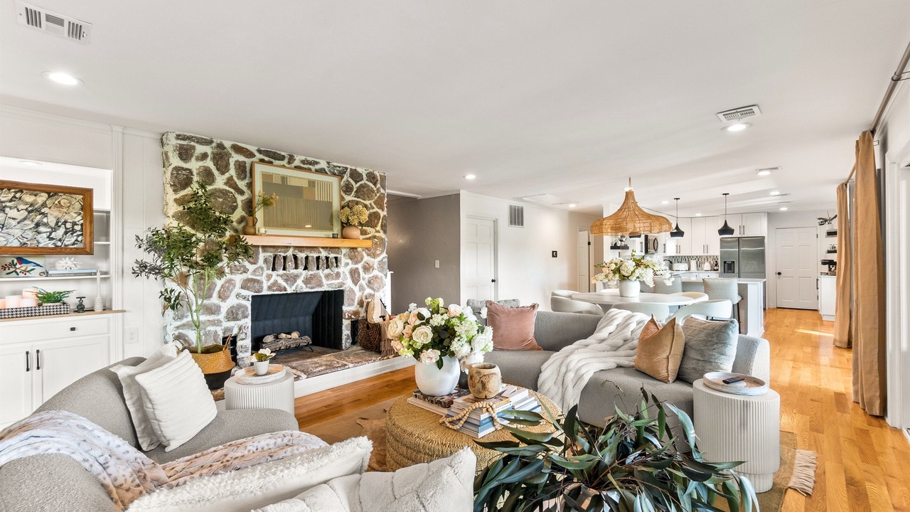 Photo of Livingroom in Knoxville
