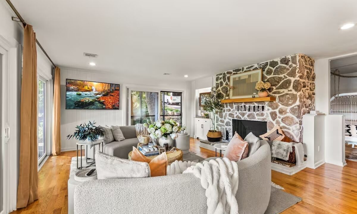 Photo of Livingroom in Knoxville