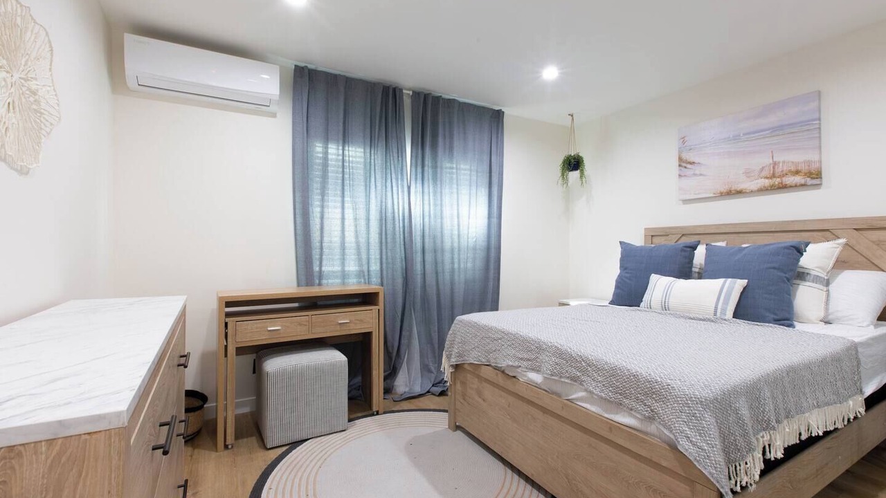 Photo of Bedroom in Alamitos Beach