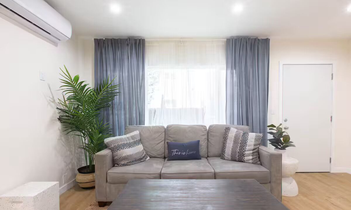 Photo of Livingroom in Alamitos Beach