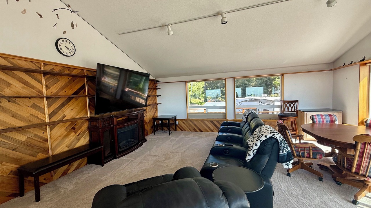Photo of Livingroom in Winchester Bay