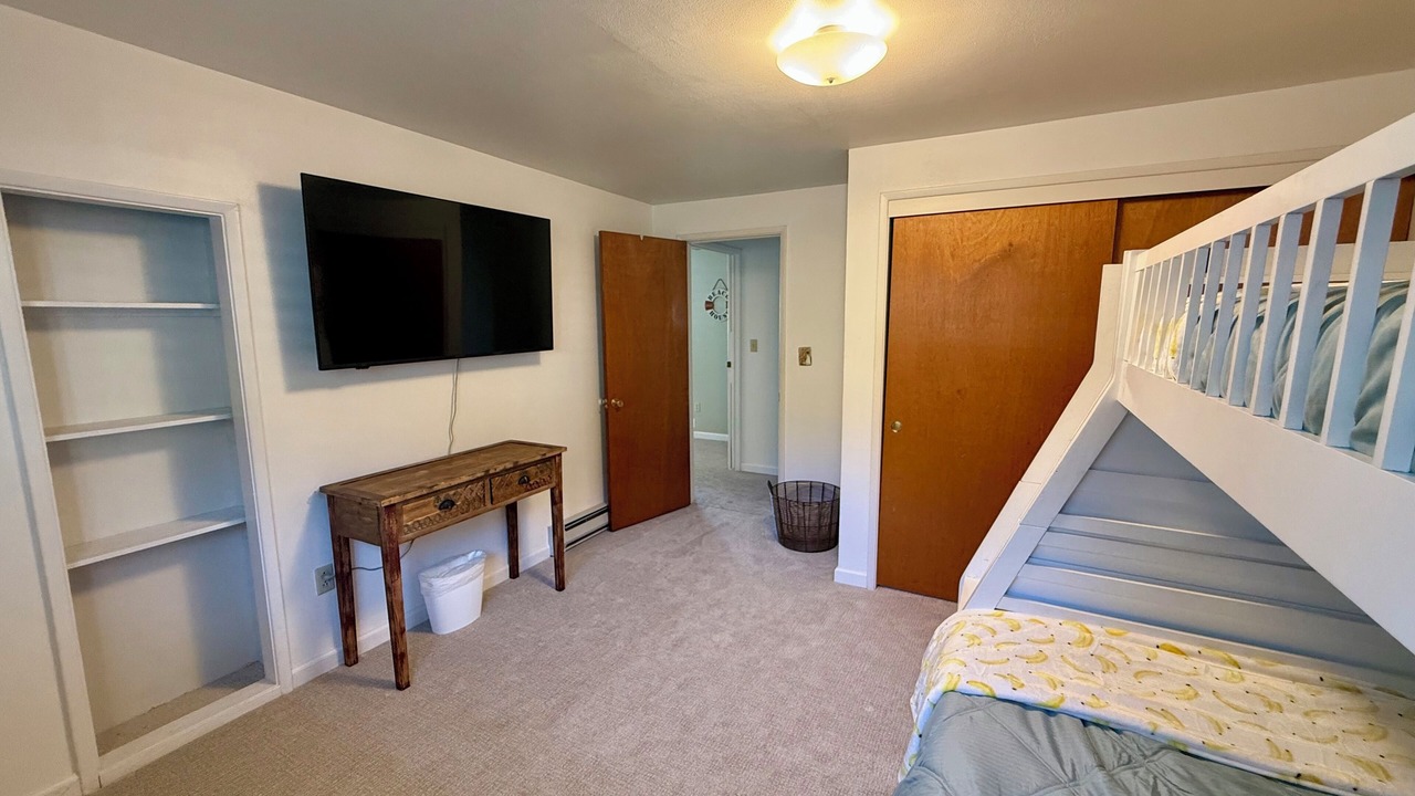 Photo of Bedroom in Winchester Bay