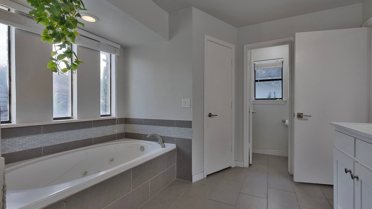 Photo of Bathroom in Lake Highlands