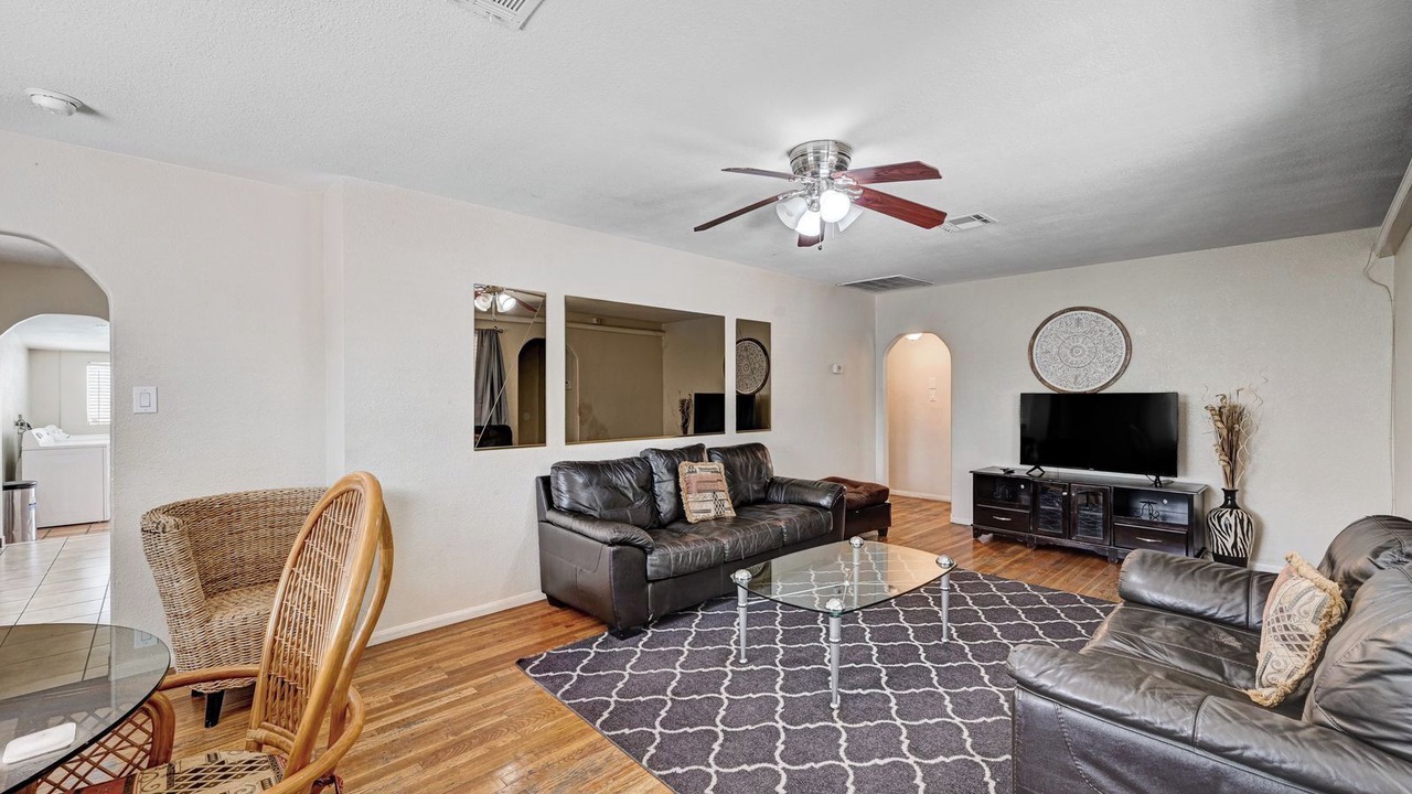 Photo of Livingroom in Rancho Oakey