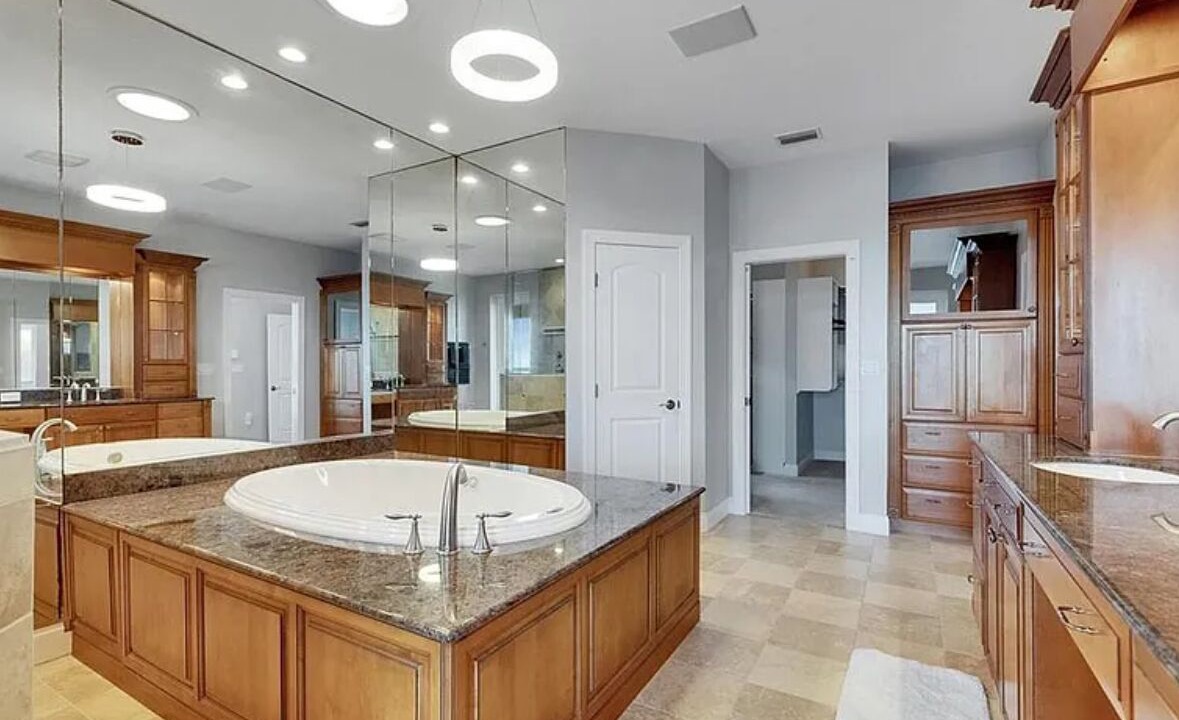 Photo of Bathroom in Apollo Beach