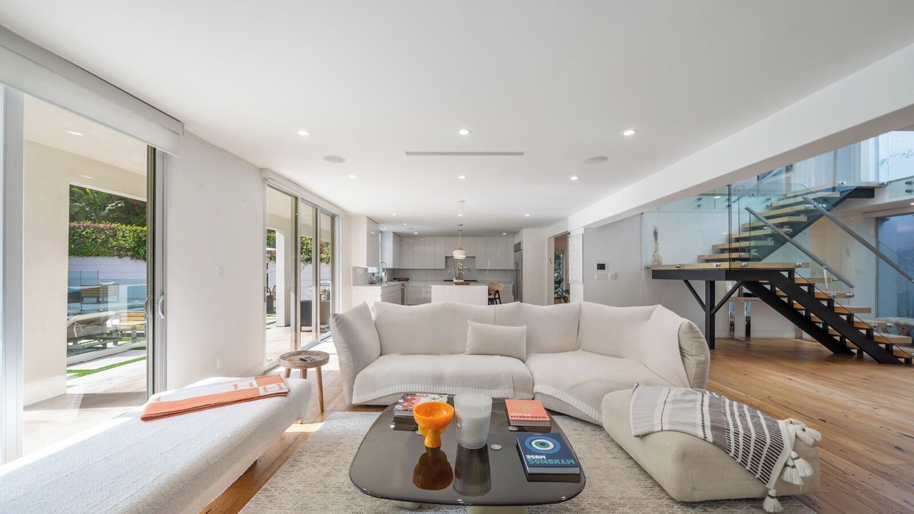 Photo of Livingroom in Beverlywood
