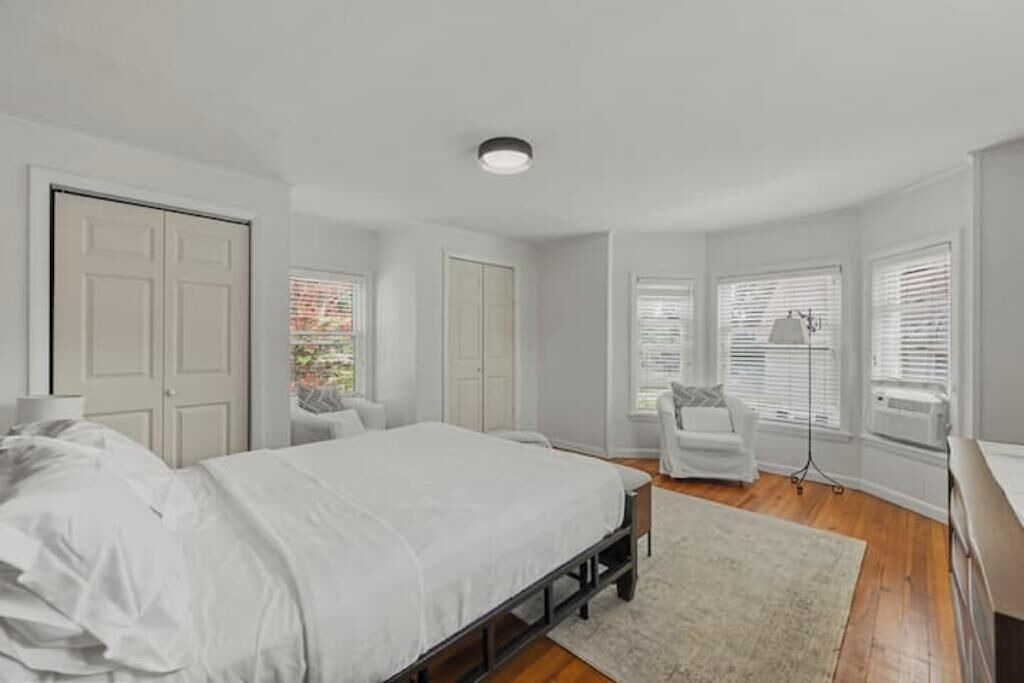 Photo of Bedroom in Lee