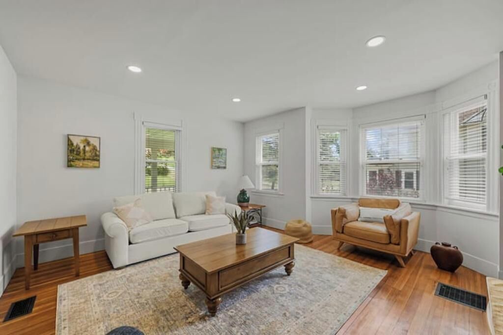 Photo of Livingroom in Lee