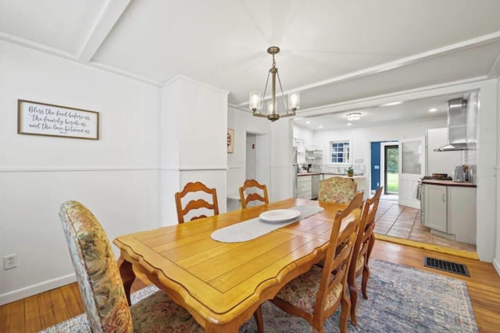 Photo of Others in Lee