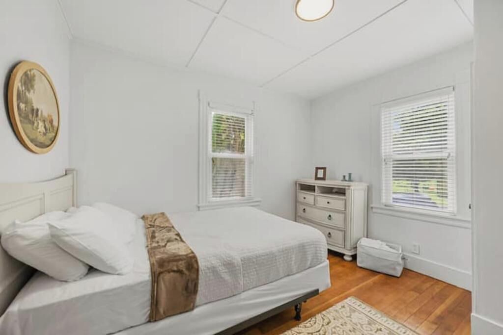 Photo of Bedroom in Lee