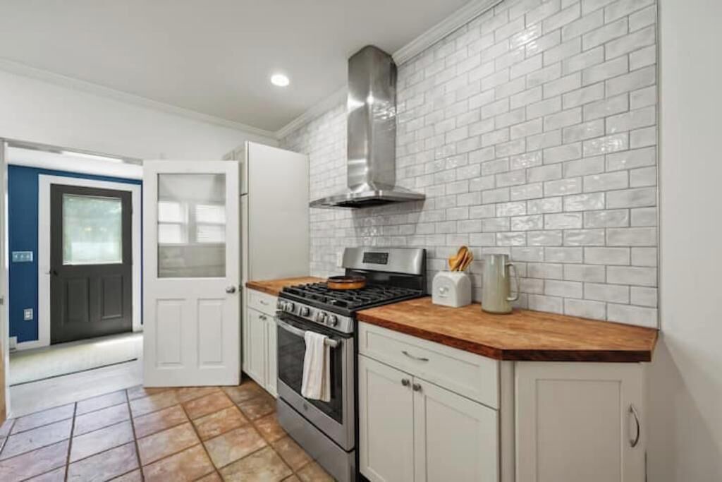 Photo of Kitchen in Lee