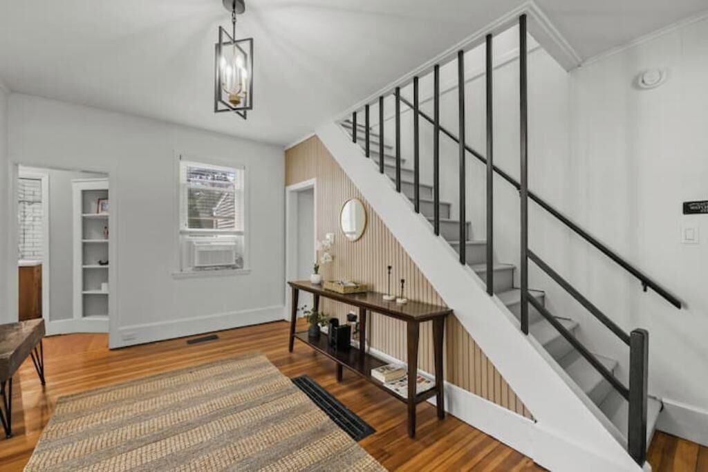 Photo of Others in Lee