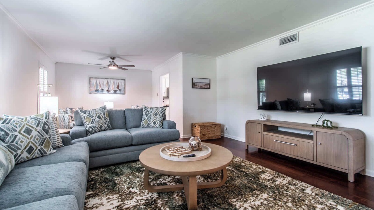Photo of Livingroom in Bay Area