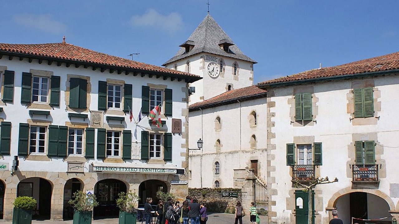 Photo of Others in Sare