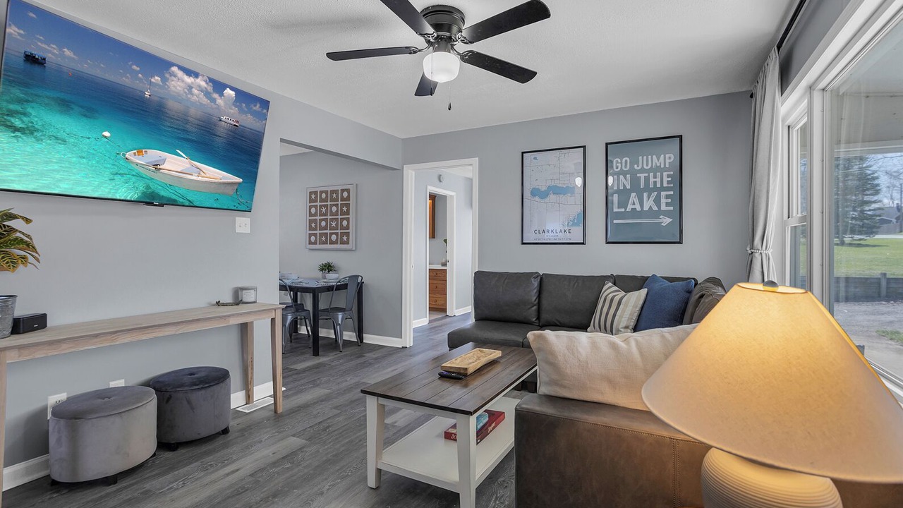 Photo of Livingroom in Clarklake