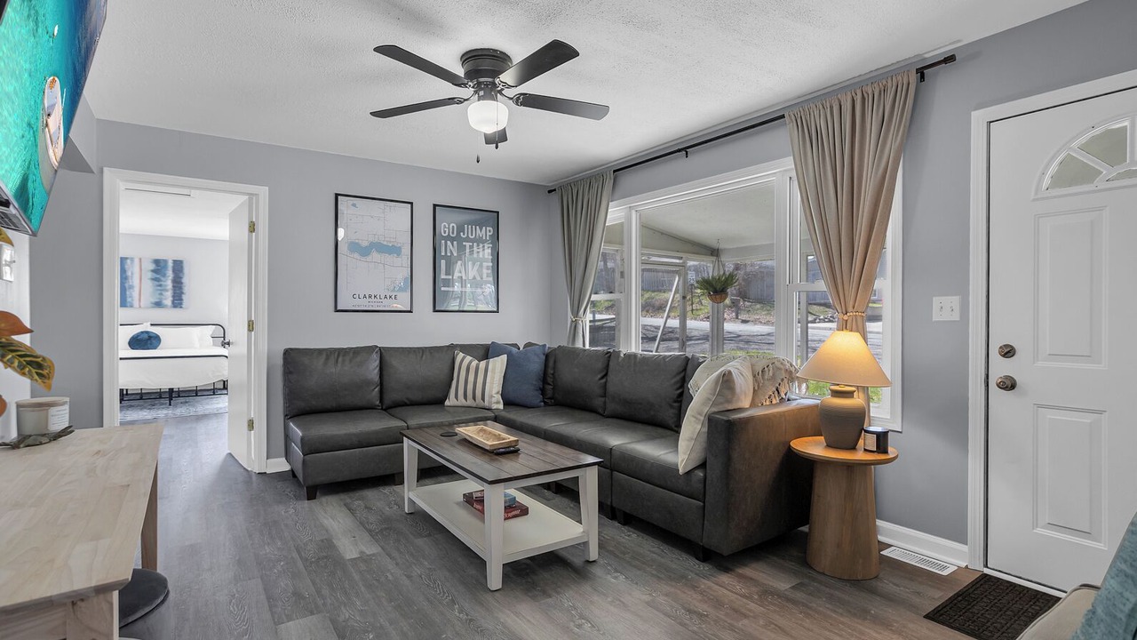 Photo of Livingroom in Clarklake