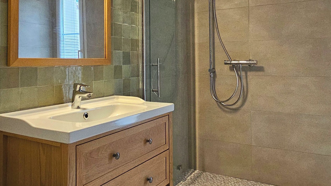 Photo of Bathroom in Labastide-de-Virac