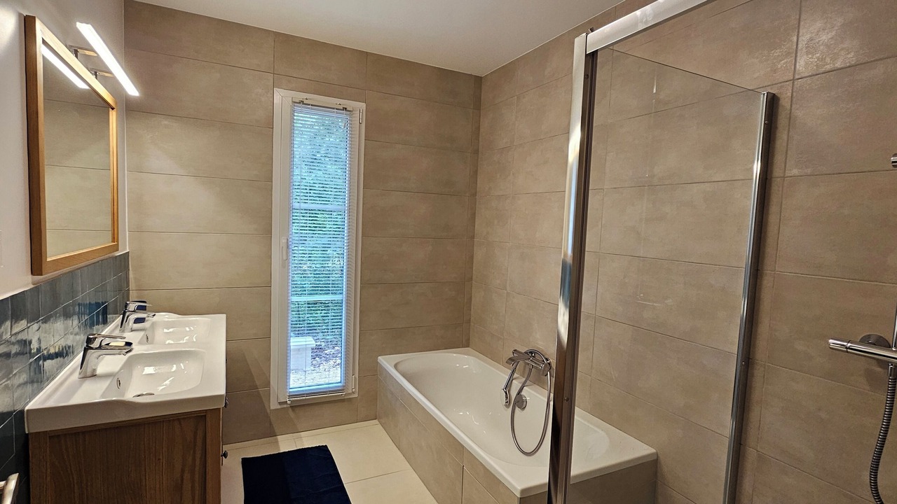 Photo of Bathroom in Labastide-de-Virac
