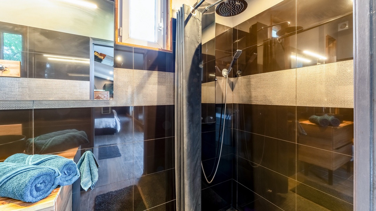 Photo of Bathroom in Caderousse