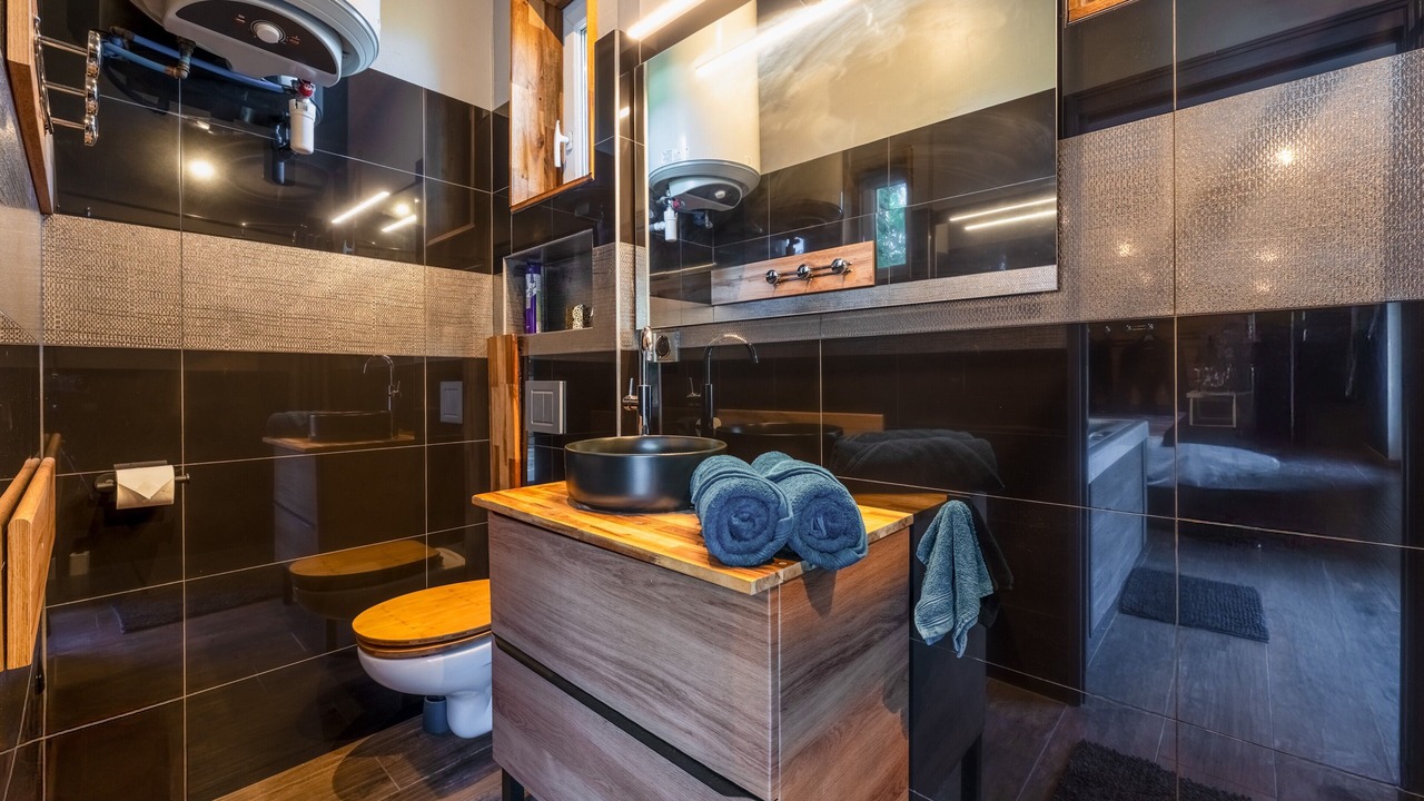 Photo of Bathroom in Caderousse