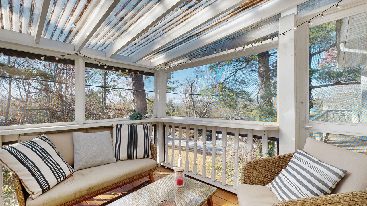 Photo of Livingroom in Royal Pines