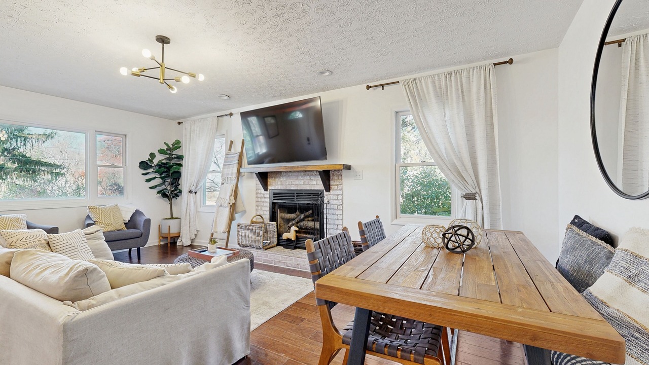Photo of Livingroom in Royal Pines