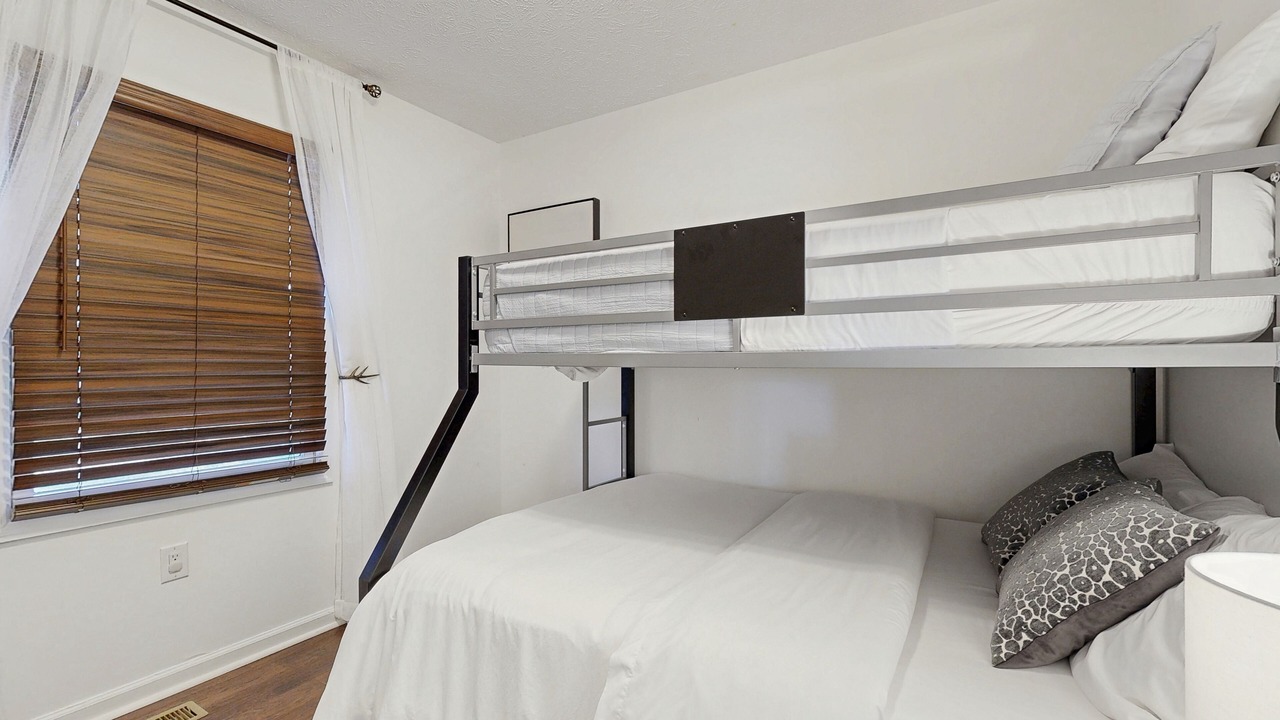Photo of Bedroom in Royal Pines