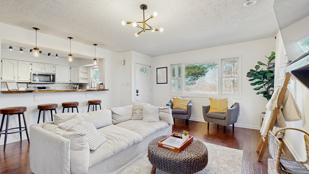 Photo of Livingroom in Royal Pines