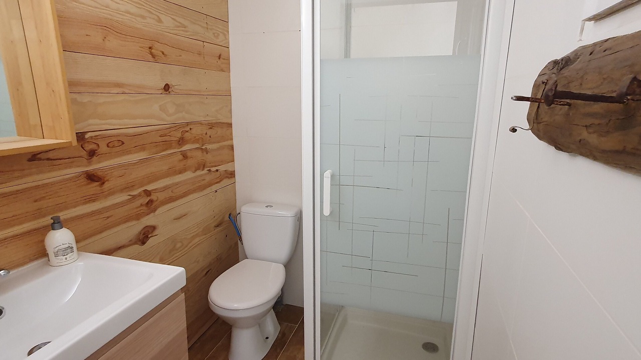 Photo of Bathroom in Thezan-des-Corbieres