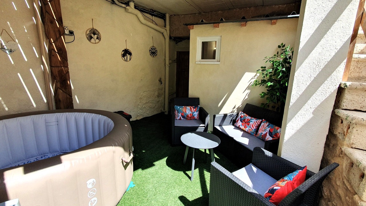 Photo of Patio Balcony in Thezan-des-Corbieres