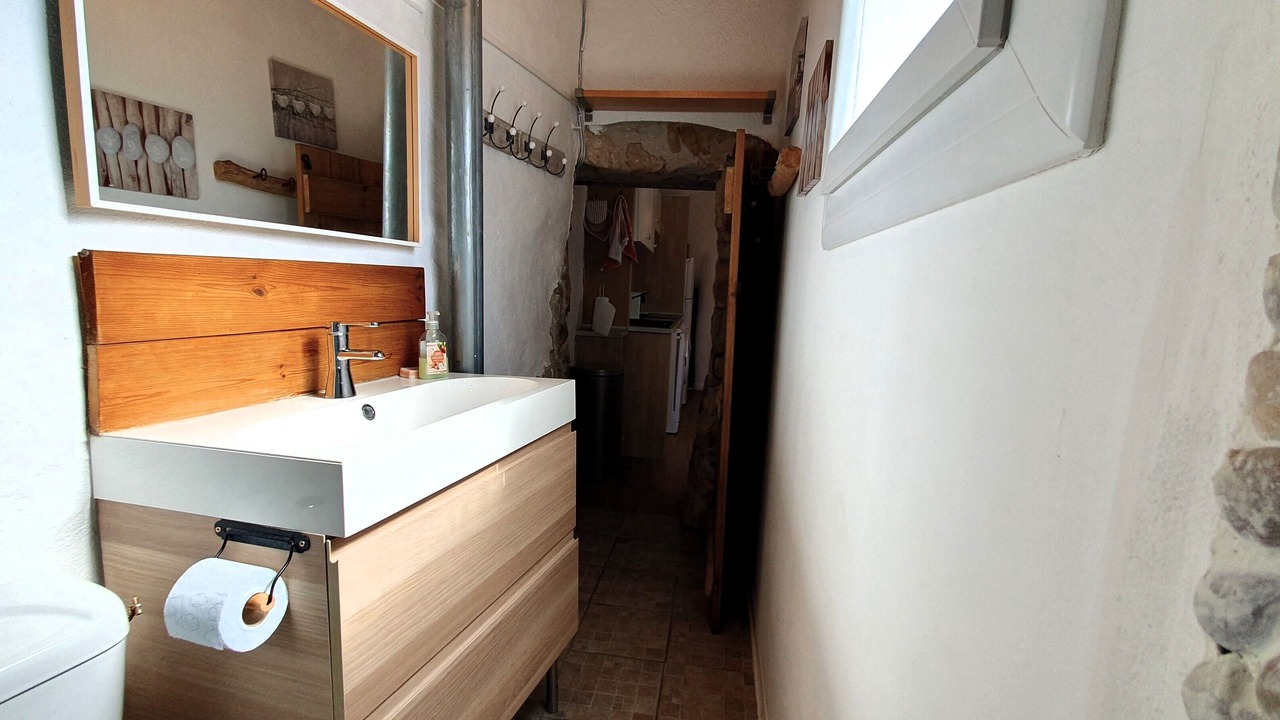 Photo of Bathroom in Thezan-des-Corbieres