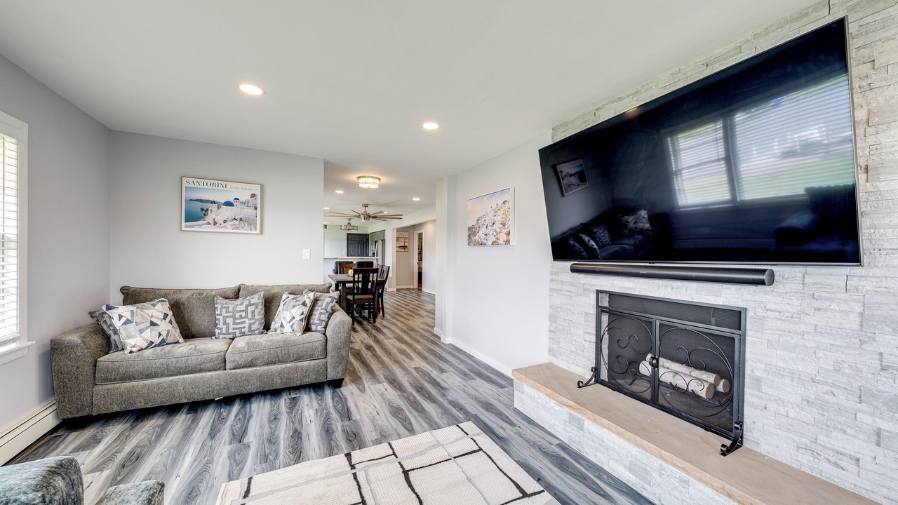 Photo of Livingroom in McHenry