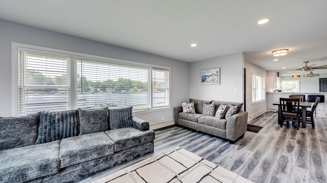 Photo of Livingroom in McHenry