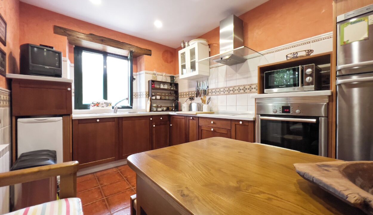 Photo of Kitchen in Fuentes de Penacorada