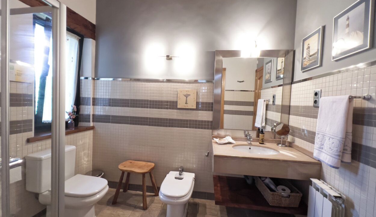 Photo of Bathroom in Fuentes de Penacorada