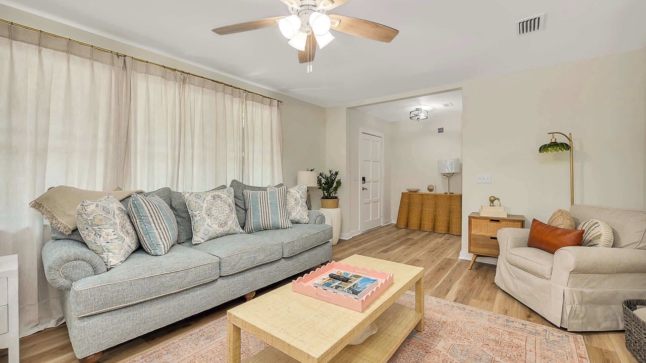 Photo of Livingroom in Saint Simons Heights
