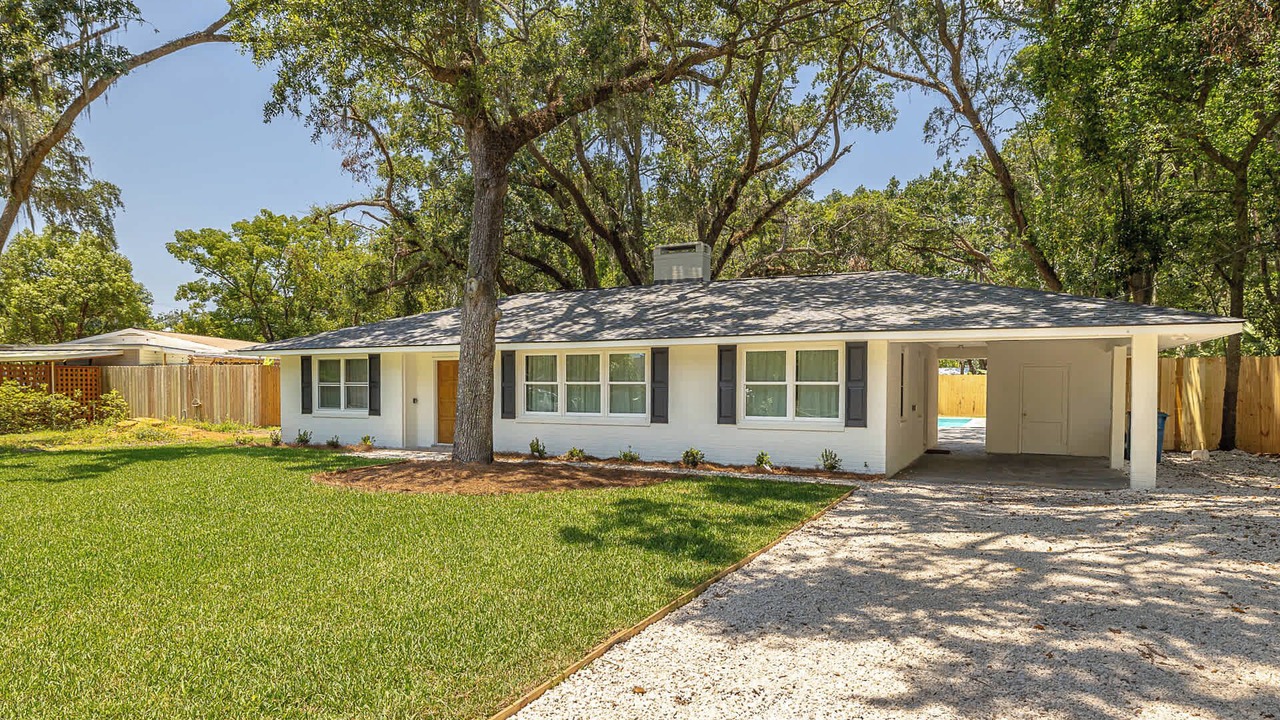 Photo of Others in Saint Simons Heights