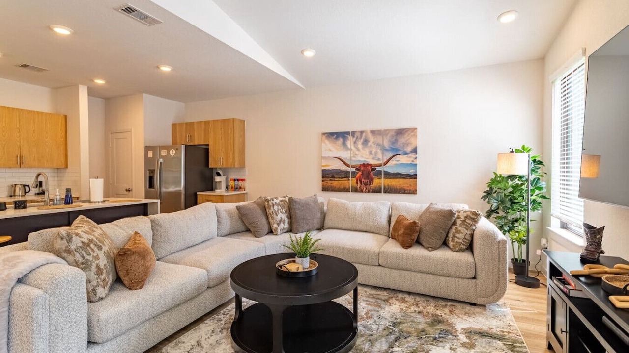 Photo of Livingroom in Roman Forest