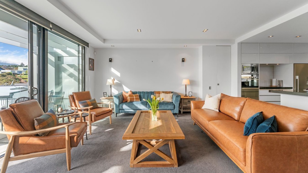 Photo of Livingroom in Two Mile Bay