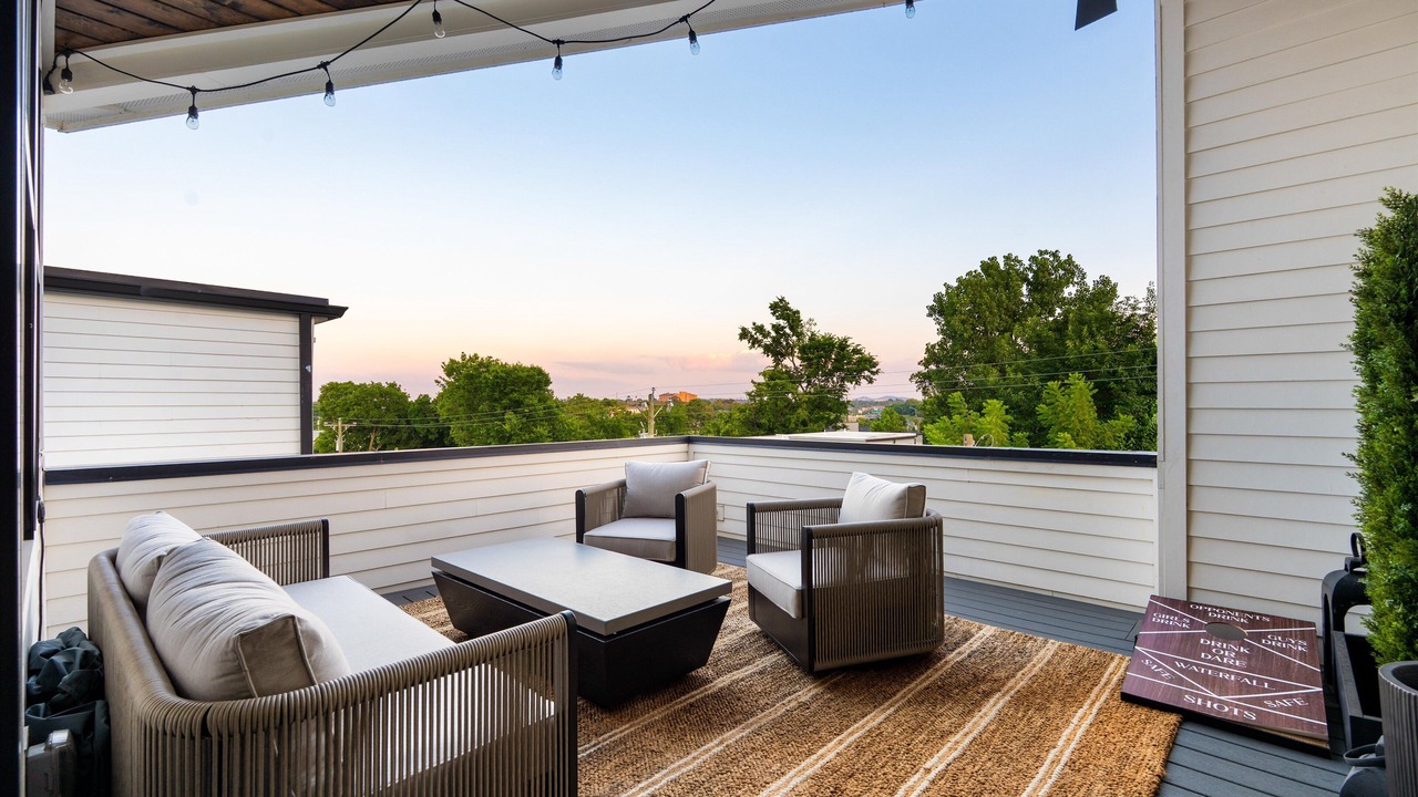Photo of Patio Balcony in Eighth Avenue