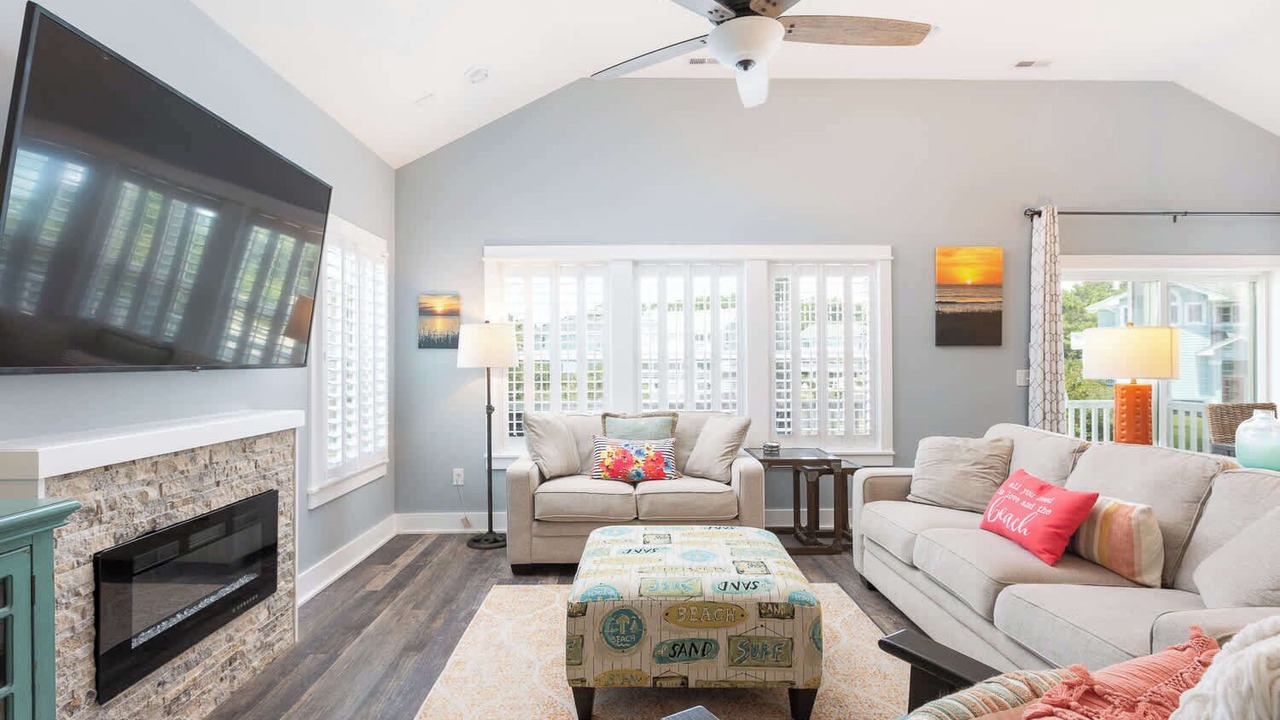 Photo of Livingroom in Monteray Shores